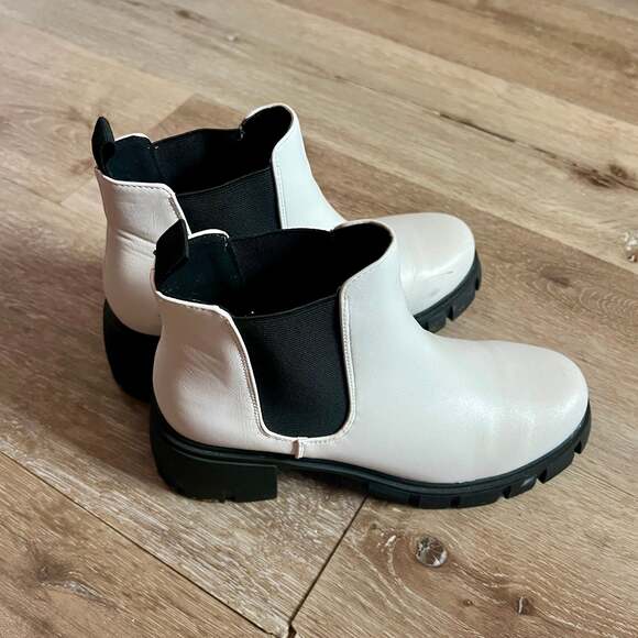 Soda Women's White Faux Leather Round Toe Chelsea High Top Platform Ankle Boot - Picture 3 of 4